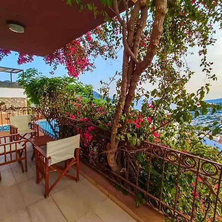 Deniz Manzarali Ozel Havuzlu Villa